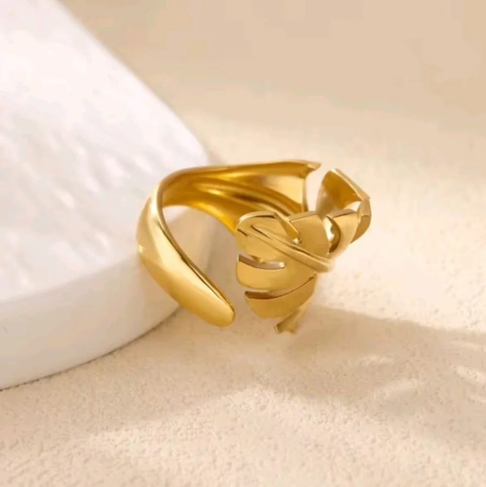 New ANTHRO 18K Gold Or Silvertone Stainless Steel Banana Leaf Ring